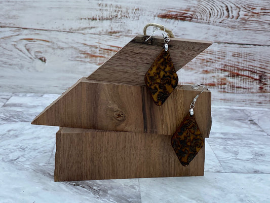 Diamond-shaped Damask Dangle Earrings