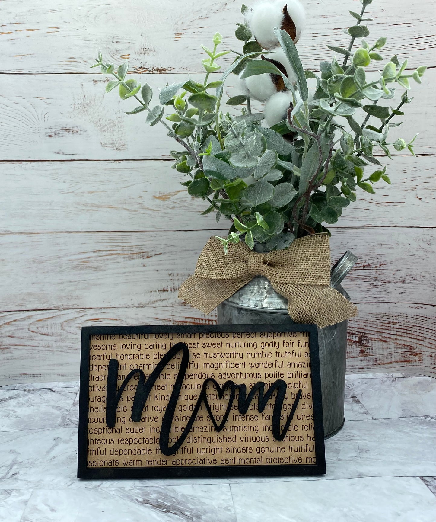 Characteristics of the Best Mom sign